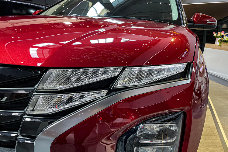 Mặc dù Hyundai Creta 2022 tại Việt Nam ít trang bị hơn Creta 2022 ở thị trường Thái Lan, nhưng Creta 2022 đang là mẫu xe được trang bị nhiều options nhất trong phân khúc tại thị trường Việt, trong đó đáng chú ý nhất là gói trang bị an toàn và hỗ trợ lái – gói trang bị không tìm thấy trên các mẫu xe đối thủ như Kia Seltos, Ford EcoSport hay MG ZS.