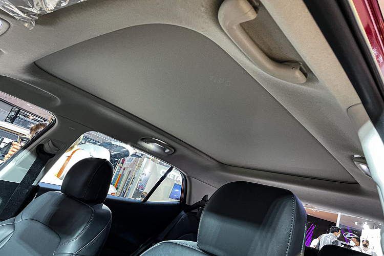 Hyundai Creta 2022 tại Thái Lan cũng được trang bị gói an toàn chủ động HyundaiSmartSense. Tuy nhiên xe có thêm một số trang bị khác trong gói này, mà thị trường Việt không có bao gồm: Đèn pha điều chỉnh chùm tia cao tự động High Beam Assist (HBA); Hệ thống cảnh báo mệt mỏi Driver Attention Alert (DAW); Hỗ trợ giới hạn tốc độ bằng tay (MSLA); Hệ thống khóa an toàn thông minh (SEA); Hệ thống cảnh báo kiểm tra hành khách phía sau (ROA).