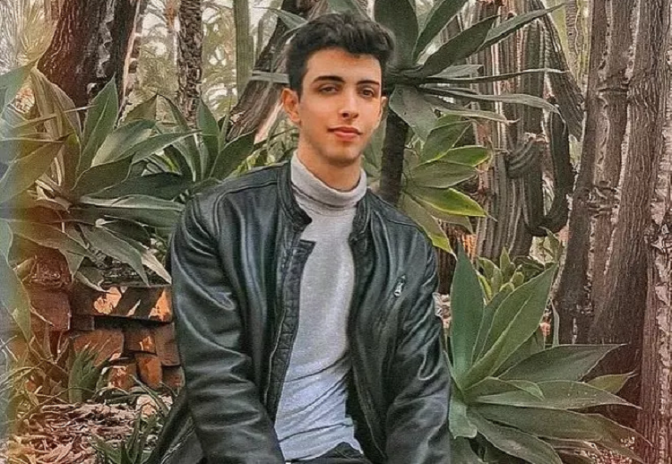 Vì ở Việt Nam từ bé nên anh chàng Tây Cột Điện cũng cực kì thành thạo ngôn ngữ này nhé. Anh chàng cũng thạo 3 ngoại ngữ là: Tiếng Việt, Tiếng Anh, Tiếng Tây Ban Nha. Châu Anh (2003): Rich kid, Sinh viên Đại học New York (Mỹ) Châu Anh là rich kid Gen Z hot nhất nhì mạng xã hội, cô nàng nổi lên bởi những video khoe cuộc sống sang chảnh, tiêu đến tiền tỷ mỗi ngày, hiện nay cô nàng đang sở hữu kênh TikTok 1,5 follower. Không chỉ dừng lại ở việc hưởng thụ khối tài sản kếch xù, Chao còn khiến người ta ngưỡng mộ vì thành tích học tập xuất sắc, học toàn trường top đầu lại có học phí đắt đỏ. Trong đó, trường cấp 3 của cô là trường quốc tế Anh Hà Nội - ngôi trường dành cho con nhà giàu hàng đầu ở thủ đô.