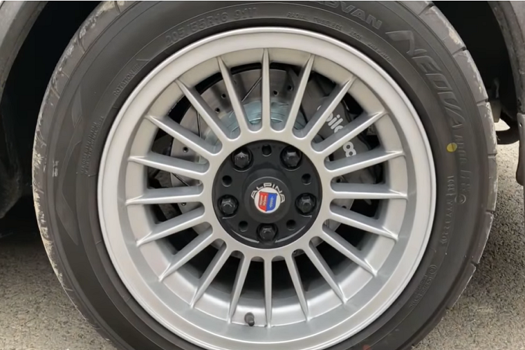 Công việc chuyển đổi chiếc BMW 3.0 CSi thành CSL và hoán đổi hệ truyền động đã mất khoảng 2 năm để hoàn thành. Giờ đây, chiếc BMW này một lần nữa sẵn sàng chinh phục mọi tuyến đường ngắn dài.