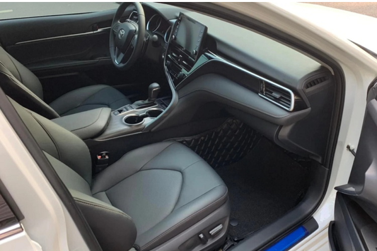 Không chỉ vậy, mẫu xe này được trang bị công nghệ an toàn tiên tiến hiện nay của Toyota nhhư hệ thống an toàn toàn cầu Toyota Safety Sense cùng hàng loạt tính năng an toàn khác như Hệ thống cảnh báo điểm mù (BSM), Hệ thống cảnh báo phương tiện cắt ngang (RCTA), Camera 360, 8 cảm biến hỗ trợ đỗ xe...