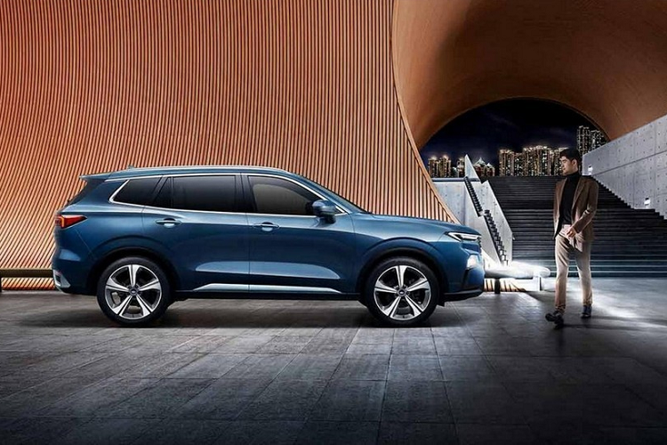 Nguồn cung cấp sức mạnh cho Ford Territory 2022 là động cơ xăng EcoBoost 4 xi-lanh, tăng áp, dung tích 1.5L sản sinh công suất tối đa 170 mã lực và mô-men xoắn cực đại 260 Nm. Động cơ kết hợp với hộp số tự động ly hợp kép ướt 7 cấp, cho phép xe có thể đạt tốc độ tối đa 180 km/h. Theo tin đồn, Ford Territory 2022 sẽ được lắp ráp tại Việt Nam thay vì nhập khẩu nguyên chiếc từ Trung Quốc.