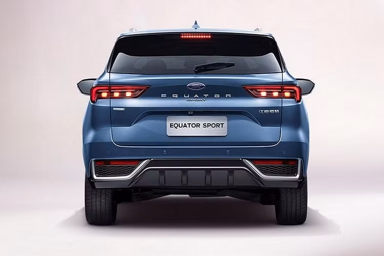 Nhờ gói công nghệ an toàn chủ động Ford Co-Pilot360, xe có những tính năng như hệ thống kiểm soát hành trình thích ứng ACC, phanh khẩn cấp tự động AEB, hỗ trợ giữ làn đường LKA, hỗ trợ lái xe khi tắc đường, cảnh báo va chạm phía trước, cảnh báo chệch làn đường, cảnh báo điểm mù và cảnh báo phương tiện cắt ngang khi lùi.