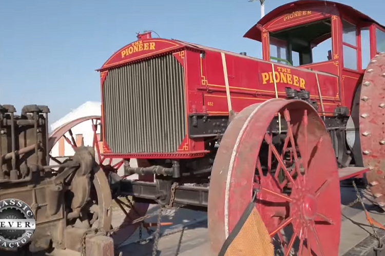 Nếu bạn nghĩ đó là một số tiền lố bịch dành cho một cỗ máy nông nghiệp từ cách đây cả thế kỷ, thì cuộc đấu giá này cũng bao gồm một chiếc Twin City 1919 suýt được bán với giá gần 500.000 USD và một chiếc Case 1913 được trả giá thầu cao tới 1,47 triệu USD.