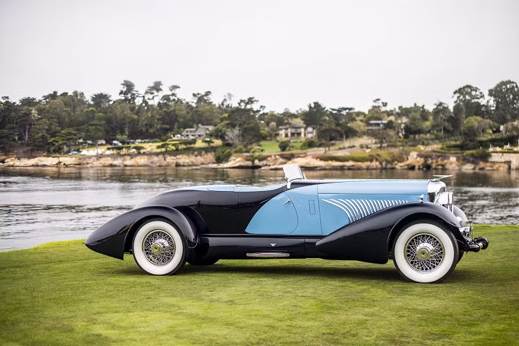Duesenberg đã phải cạnh tranh với 40 xe đến từ 18 quốc gia và 33 tiểu bang và Duesenberg đã cạnh tranh với những chiếc xe như Talbot-Lago T26 Grand Sport Stabilimenti Farina Cabriolet đời 1951, Duesenberg J Graber Cabriolet đời 1930 và Talbot-Lago T150C-SS Figoni &amp; Falaschi Teardrop Coupe đời 1937.