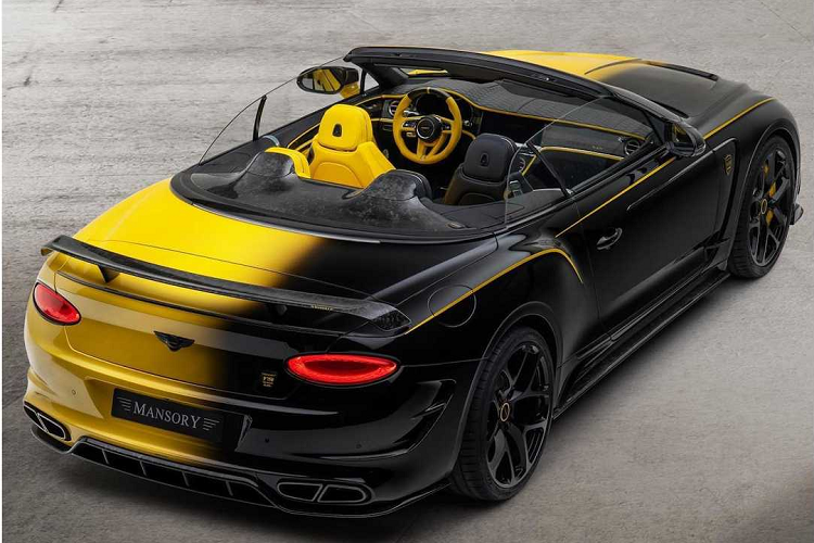 Bộ body kit bao gồm các chi tiết mới như phần cản trước, lưới tản nhiệt có các thanh ngang thưa và dày hơn, bộ líp độ carbon mảnh hơn cùng cánh gió nhỏ phía sau. Bên cạnh đó, hai bên hông xe cũng được ốp các tấm trang trí cách điệu.