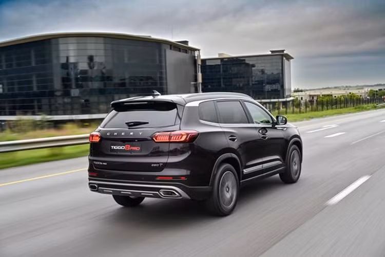 Sau khi ra mắt tại 2 quốc gia Đông Nam Á là Philippines và Indonesia, mẫu SUV cỡ lớn Chery Tiggo 8 Pro được ấp ủ sẽ sớm trình làng tại Việt Nam trong thời gian tới. Tuy nhiên, chưa rõ nếu mở bán tại Việt Nam, khách hàng có được áp dụng những chính sách ưu đãi như ở quốc gia vạn đảo hay không.