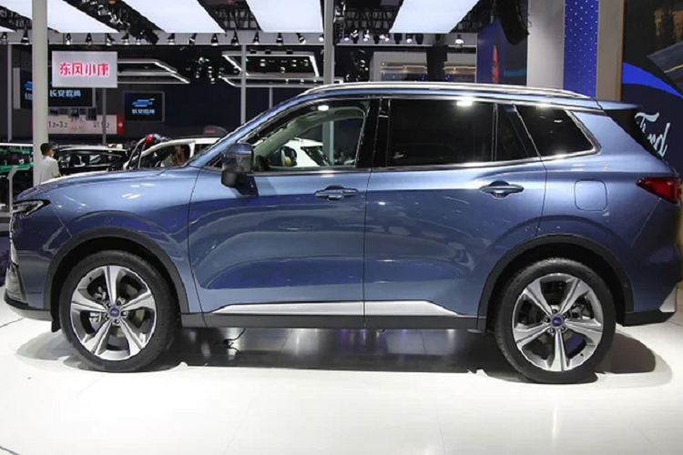 Bên cạnh thiết kế ngoại thất sang trọng và sắc sảo. Nội thất của Ford Territory 2023 hứa hẹn sẽ rất hấp dẫn trong phân khúc CUV 5 chỗ với nhiều trang bị tiện nghi như vô lăng 3 chấu tích hợp nhiều phím chức năng.