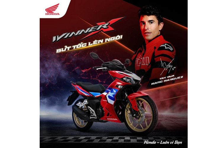 Honda Winer X 2022 nâng cấp mới có thiết kế màu và tem lấy cảm hứng từ mẫu CBR1000RR-R phiên bản 2022 với phần thân xe phối nền đỏ và tem màu xanh - trắng. Vành xe được chuyển từ màu đen sang màu vàng đồng.