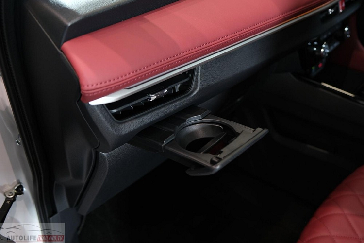 Nguồn cung cấp sức mạnh cho Toyota Vios 2023 bản Premium Luxury là động cơ xăng Dual VVT-iE 4 xi-lanh, dung tích 1.2L, sản sinh công suất tối đa 94 mã lực tại tua máy 6.000 vòng/phút và mô-men xoắn cực đại 110 Nm tại tua máy 4.400 vòng/phút. So với thế hệ cũ, động cơ chỉ mạnh hơn 2 mã lực và 1 Nm.