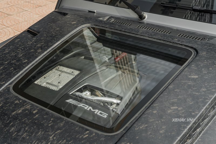 Tuy nhiên, Mercedes-AMG G63 trong bài đã được "lên đời" hệ thống ống xả hiệu năng cao từ thương hiệu Fi Exhaust, chính xác là bản Ultra Edition có khả năng mang đến âm thanh đầy phấn khích, đồng thời tối ưu hoá hiệu năng vận hành cho chiếc SUV.