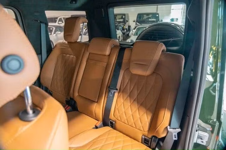 Chiếc SUV hạng sang sử dụng vô lăng 4 chấu với kiểu dáng thể thao, làm từ chất liệu cao cấp nhằm mang đến cho người dùng cảm giác cầm nắm tốt nhất.