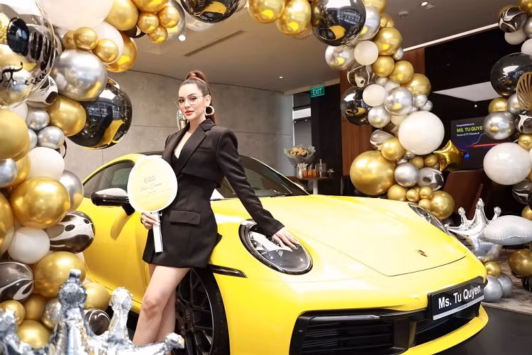 Về truyền động, Porsche 911 Carrera S thế hệ mới sở hữu khối động cơ 6 xi-lanh, dung tích 3.0 lít, tăng áp kép, sản sinh công suất tối đa 385 mã lực, tăng 15 mã lực so với thế hệ cũ.