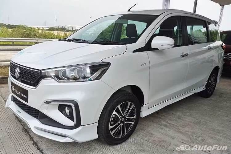 Khi mua Suzuki Ertiga Sport 2022, khách hàng Indonesia có thể chọn hộp số sàn 5 cấp hoặc hộp số tự động 4 cấp. Đáng tiếc là hãng Suzuki chưa công bố lượng xăng tiêu thụ của mẫu xe MPV này. Tuy nhiên, xe chắc chắn sẽ tiết kiệm xăng hơn phiên bản cũ.