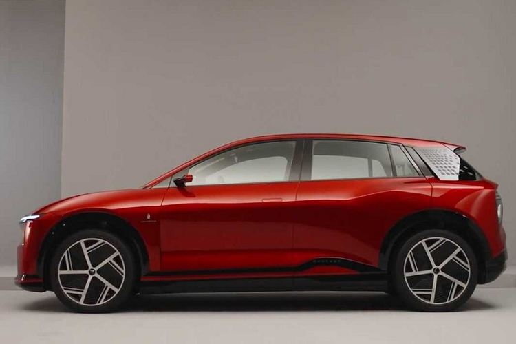 Vào cuối năm ngoái, tập đoàn công nghệ Hon Hai hay Foxconn của Đài Loan đã gây bất ngờ khi chính thức gia nhập ngành công nghiệp ôtô điện với thương hiệu riêng Foxtron và giới thiệu 3 mẫu xe mang tên Model C, Model E, Model T. Đây là tập đoàn công nghệ khổng lồ kiêm nhà sản xuất điện thoại iPhone cho hãng Apple. Sau 1 năm, Foxconn chuẩn bị tung ra thêm một mẫu ôtô điện nữa mang tên Foxtron Model B 2023 mới.