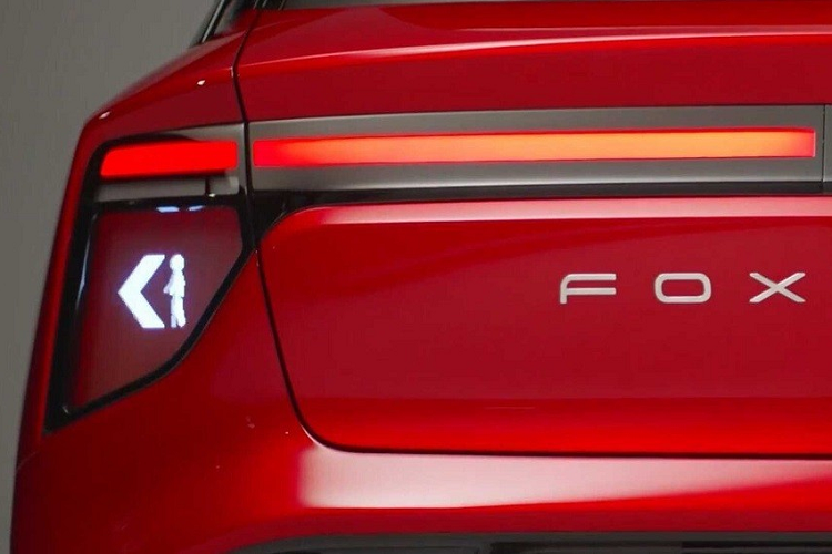 Chưa hết, Foxtron Model B còn có cảm biến nằm trong hốc gió trung tâm và camera kỹ thuật số thay cho gương chiếu hậu. Điều này chứng tỏ mẫu xe điện mới của Foxconn sẽ được trang bị các tính năng an toàn chủ động ADAS phức tạp. 