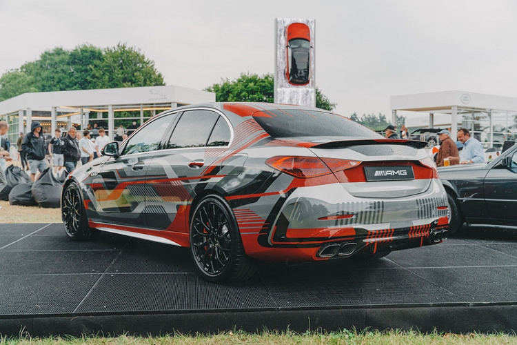 Tại sự kiện Goodwood Festival of Speed 2022 diễn ra vào tuần trước, Mercedes-AMG đã mang đến mẫu sedan hiệu suất cao đầu bảng C63, mặc dù dòng sản phẩm này chưa được ra mắt.