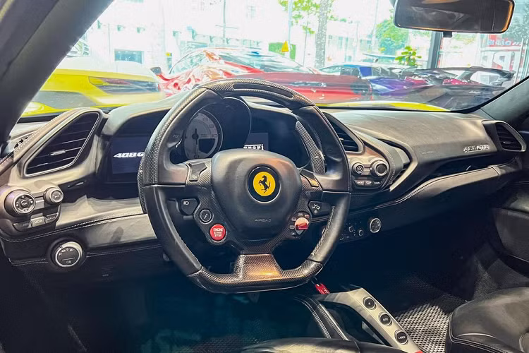 Siêu ngựa này ban đầu có màu sơn trắng nhưng khi được 1 người chơi xe ở tỉnh Bạc Liêu mua về trải nghiệm đã được cho dán bộ áo màu vàng cùng các điểm nhấn là sọc màu bạc và đen cùng con số 94 ở bên hông xe thể hiện đầu số của tỉnh Bạc Liêu.