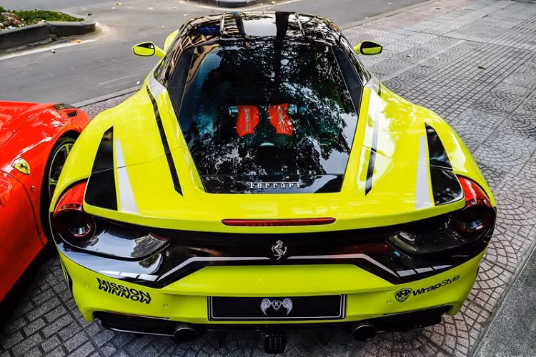 Siêu xe Ferrari 488 GTB về thành phố Buôn Ma Thuột định cư sử dụng động cơ V8, tăng áp kép, dung tích 3.9 lít, sản sinh công suất tối đa 661 mã lực tại vòng tua máy 8.000 vòng/phút và mô-men xoắn cực đại 760 Nm tại 3.000 vòng/phút.