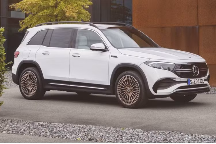 Tại Đức, Mercedes-Benz EQB được phân phối với 2 phiên bản 300 4MATIC và 350 4MATIC với khả năng vận hành khoảng 420 km trong một lần sạc đầy. Mercedes-Benz EQB được trang bị 2 động cơ điện và hệ dẫn động 4 bánh toàn thời gian cho công suất 225 mã lực / mô-men xoắn cực đại 390 Nm trên bản EQB 300 4MATIC và 288 mã lực / 520 Nm trên EQB 350 4MATIC.