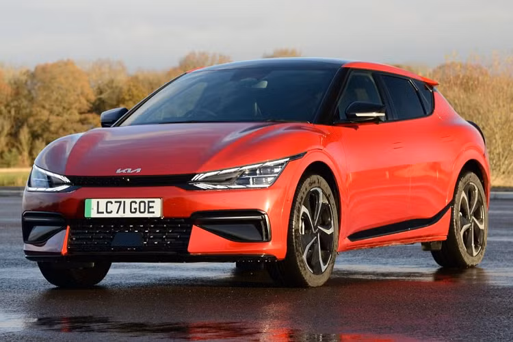  Kia EV6 Theo kế hoạch, Kia EV6 sẽ được bán tại Việt Nam trong quý II/2022 và đây sẽ là hãng xe thứ ba sau Porsche, VinFast bán xe điện chính thức tại dải đất hình chữ S.