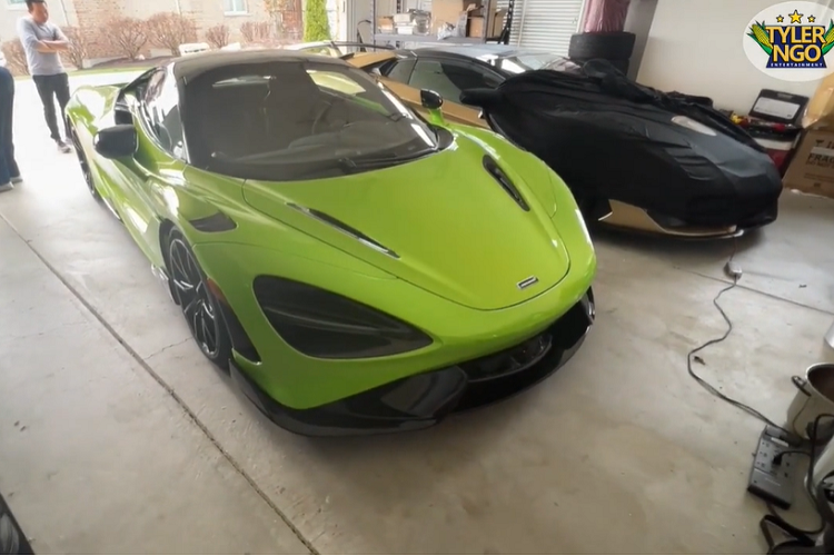 Như vậy, chính yếu tố mui trần đã giúp anh Vinh Hồ chịu chơi khi đổi chiếc xe McLaren 765LT Coupe để lấy phiên bản xe McLaren 765LT Spider, tất nhiên sau 1 năm sở hữu, đại gia này phải chi thêm khá nhiều tiền để bù đắp vào nhằm nhận chìa khóa 1 trong 765 chiếc xe McLaren 765LT Spider được sản xuất trên thế giới.