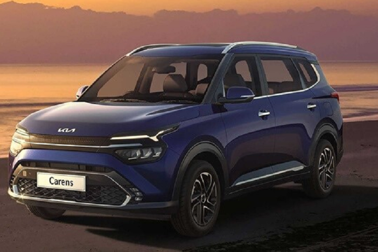Trong đó, động cơ xăng 1.5L cho công suất 115 mã lực, động cơ 1.4L tăng áp có công suất 140 mã lực, còn máy diesel có công suất 115 mã lực. Hộp số có thể là tự động 6 cấp, tự động vô cấp (CVT), tự động 7 cấp hoặc số sàn 6 cấp. Giá xe Kia Carens 2023 dao động từ 750 – 850 triệu đồng.