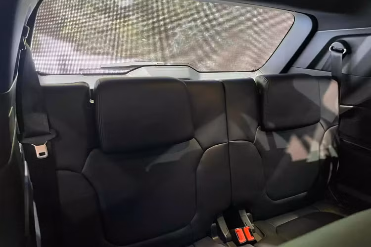 Ford Everest 2023 có nhiều yếu tố để “hút” khách Việt. Dẫu vậy, xe vẫn được nhập khẩu từ Thái Lan nên chính hãng không chủ động được nguồn cung.