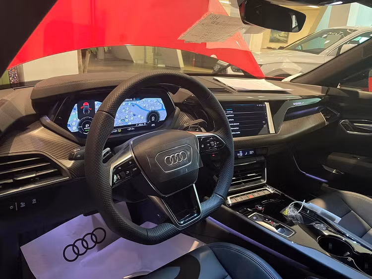 Audi e-tron GT 2022 sap ban tai Viet Nam, Porsche Taycan de chung?-Hinh-2