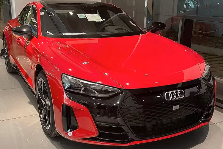 Audi e-tron GT 2022 sap ban tai Viet Nam, Porsche Taycan de chung?