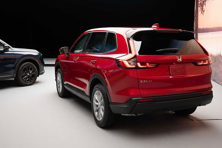 Theo hãng xe Honda cho biết, nền tảng cho CR-V 2023 là kiến trúc toàn cầu nâng cao của Honda. Theo nhà sản xuất, nền tảng mới này sẽ mang đến khả năng vận hành êm ái và có độ ổn định cao hơn.