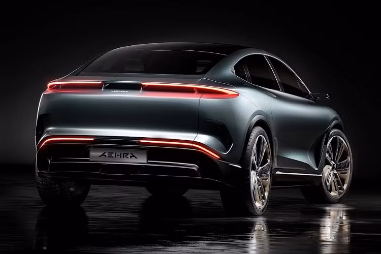 Trong khi đó, thương hiệu chia sẻ về việc dự án xe SUV điện Aehra sẽ được duy trì bằng nguồn vốn tư nhân bảo đảm cho tiến trình phát triển. Nếu mọi thứ diễn ra theo đúng kế hoạch, Aehra sẽ tiết lộ thiết kế cho chiếc xe thứ hai của mình, một chiếc sedan vào tháng 2/2023. Việc giao hàng cho khách hàng sau đó dự kiến vào năm 2025.