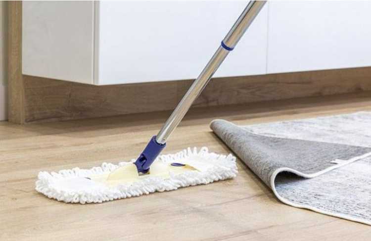 Cach ve sinh san nha bang go cong nghiep