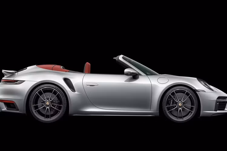 Giá xe Porsche 911 Turbo S Cabriolet 992 được bán chính hãng tại Việt Nam từ 16,23 tỷ đồng chưa bao gồm các tùy chọn thêm của khách hàng như màu sơn, trang bị nội thất... cũng như chi phí lăn bánh của xe.
