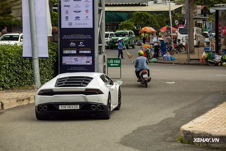 Triển lãm ô tô Việt Nam 2022 lần này sẽ có sự tham gia của 14 thương hiệu ôtô nổi tiếng trên thế giới. Mỗi thương hiệu sẽ trưng bày và giới thiệu những mẫu xe nổi bật với các công nghệ hiện đại của riêng mình