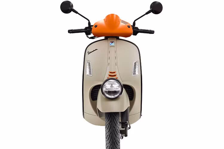 Cách đây không lâu, Vespa GT 2023 cũng đã lộ một số hình ảnh chạy thử trên đường phố Hà Nội. Rất có thể trong thời gian tới, mẫu xe tay ga thời trang cao cấp này cũng sẽ sớm được ra mắt tại Việt Nam.