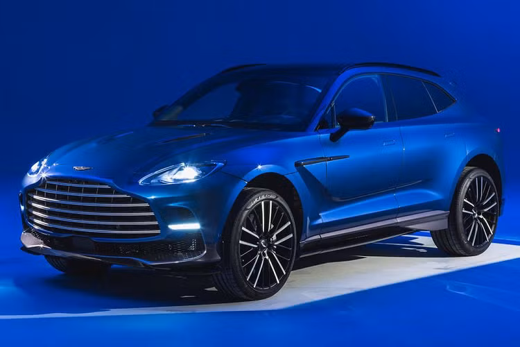 Mới đây, thương hiệu Aston Martin – nhà sản xuất ôtô hạng sang tới từ Anh Quốc đã vén màn một mẫu xe Aston Martin DBX707 2023 mới mà hãng giới thiệu là “SUV hạng sang mạnh mẽ nhất thế giới ”.