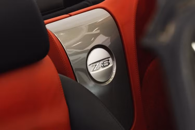 Tất nhiên đây chỉ là con số của bên bán nhưng nó cũng thể hiện, giá xe BMW Z8 này tương đương hoặc cao hơn nhiều so với các siêu xe mới tinh hay xe thể thao như McLaren Artura, Porsche 911 Turbo S, Audi R8...