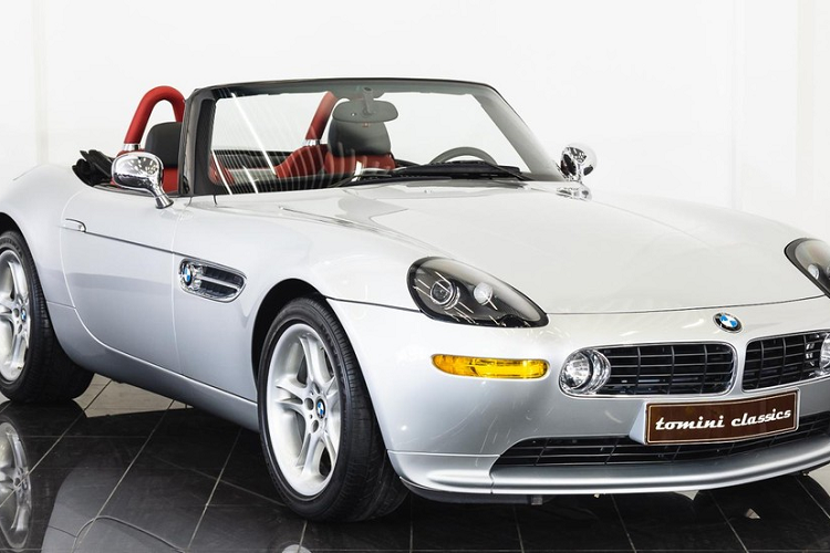 Như vậy, 3 phiên bản mà ông Đặng Lê Nguyên Vũ còn thiếu của dòng xe thể thao huyền thoại nhà BMW là Z1 được sản xuất từ năm 1989 đến 1991, BMW Z3 Coupe và cuối cùng là chiếc xe được mệnh danh trùm cuối của dòng xe BMW Z, được sản xuất từ 2000 đến 2003 đó chính là Z8