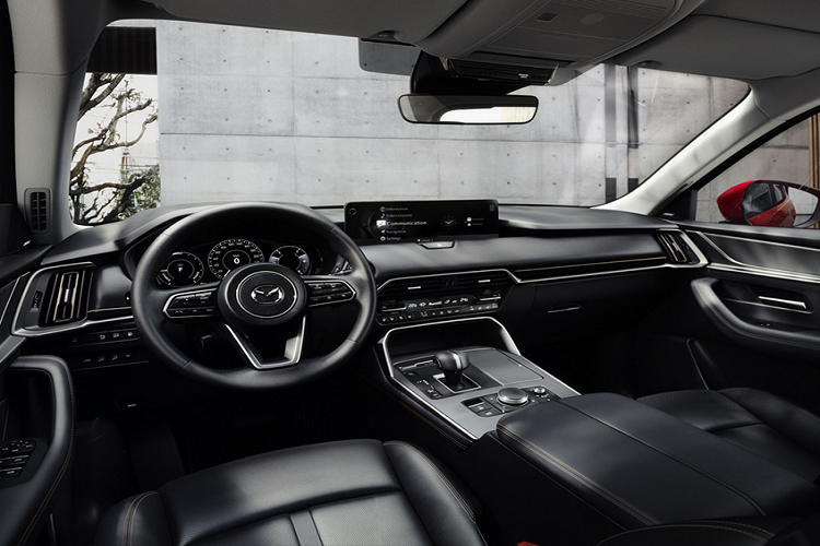 Nhiều người dùng phổ thông chia sẻ, thiết kế của Mazda mặc dù rất đẹp, tuy nhiên gây nhàm chán bởi mẫu xe nào cũng giống mẫu xe nào, dù nằm ở các phân khúc hoặc kiểu loại khác nhau, từ sedan cho tới SUV hay thậm chí là cả bán tải.