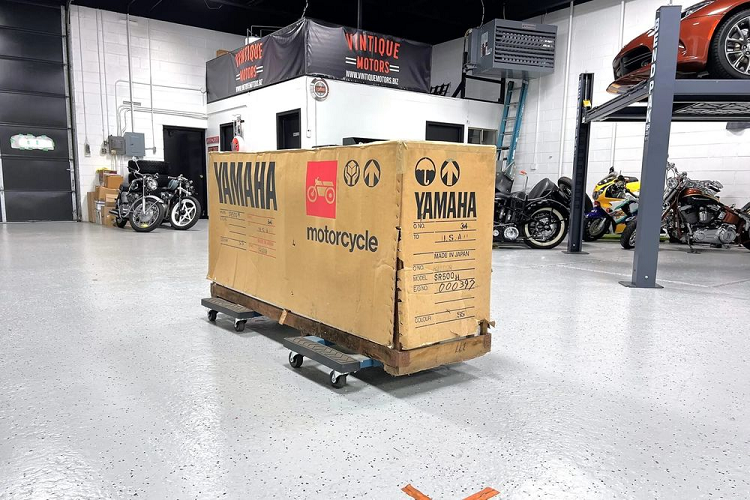 Tuy nhiên, đặc quyền “bóc seal” chiếc xế cổ này sẽ chỉ thuộc về người cuối cùng trúng thầu. Chiếc xe được bán tại cổng đấu giá trực tuyến Bring a Trailer, mức giá xe Yamaha SR500 1981 khởi điểm từ 8.000 USD (khoảng 188 triệu đồng).