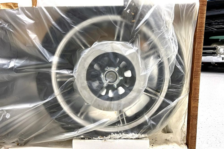 Chủ sở hữu chiếc Yamaha SR500 hơn 41 năm đã mua lại nó từ một bộ sưu tập địa phương và theo anh ta chia sẻ: “Không có thứ gì bị loại bỏ, không có thứ gì bị thay thế và mọi thứ vẫn nằm y nguyên bên trong hộp”.