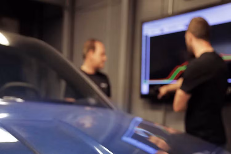 ONE nói rằng công nghệ Gemini của họ làm giảm 20% việc sử dụng lithium và ít hơn 60% graphite, đồng thời giảm thiểu niken và coban sử dụng. Công ty cho biết họ đang tạo ra công nghệ lưu trữ năng lượng bền vững hơn để có thể giảm đáng kể tác động đến môi trường.