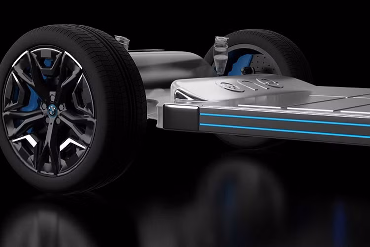 Giải pháp của ONE là tập trung vào hiệu suất và công nghệ của pin, lưu trữ nhiều năng lượng hơn trong không gian ít hơn, thay vì cần nhiều trạm sạc EV hơn. BMW i Ventures - Bộ phận đầu tư mạo hiểm có trụ sở tại Thung lũng Silicon của BMW, là nhà đầu tư của ONE và gần đây đã dẫn đầu vòng tài trợ 65 triệu USD.