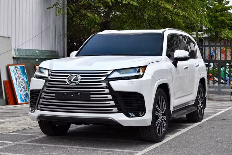 Dai gia Tra Vinh tau SUV hang sang Lexus LX600 gan 10 ty
