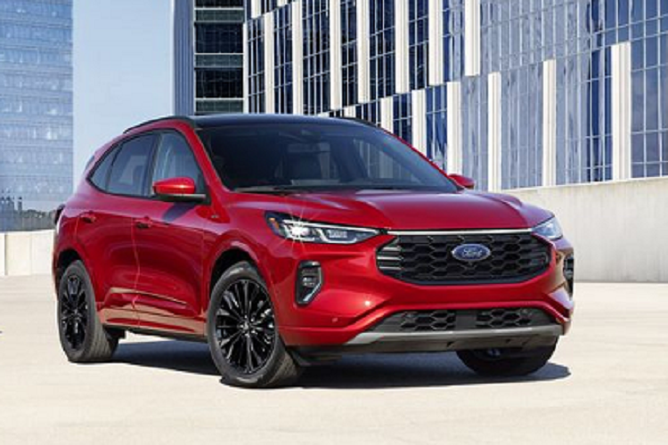 Các tùy chọn động cơ của Escape 2023 vẫn được giữ nguyên, bao gồm: động cơ 1.5L EcoBoost tăng áp, 2.0L EcoBoost tăng áp, động cơ 2.5L hybrid 4 và động cơ 2.5L plug-in hybrid. Giá khởi điểm tham khảo mới cho Ford Escape 2023 là 27.500 USD (khoảng 660 triệu VNĐ) chưa bao gồm thuế và các loại phí đi kèm.