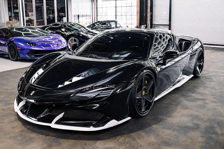 Hãng độ Mỹ là thương hiệu đầu tiên tạo ra bộ bodykit sử dụng công nghệ in 3D cho Rolls-Royce Cullinan. Không dừng lại ở đó, lần này 1016 Industries tiếp tục hướng sự chú ý sang siêu xe plug-in hybrid đầu tiên của Ferrari, chiếc SF90 Stradale.