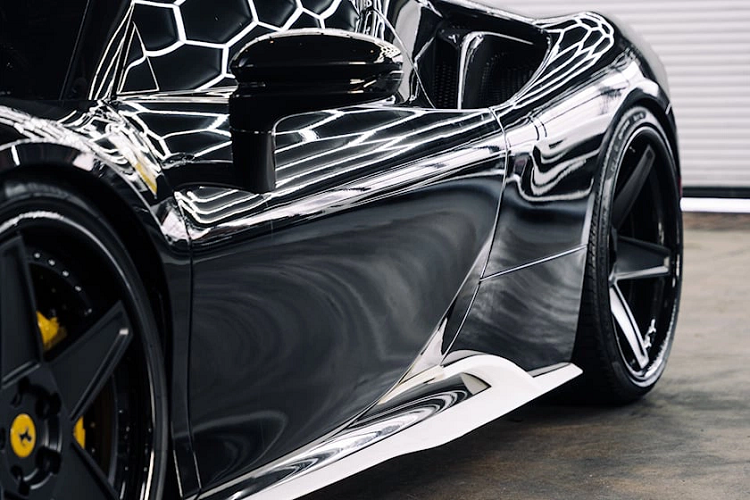 Toàn bộ gói độ có mức giá 51.200 USD và sẽ cao hơn khi khách hàng lựa chọn sợi carbon 2x2 cho Ferrari SF90. Đây là một sản phẩm đáng chú ý, nhưng bộ bodykit này khiến nó trông thêm phần mạnh và góc cạnh hơn.