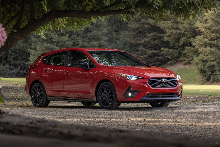 Theo hãng Subaru, Impreza thế hệ thứ 6 được bổ sung ghế mới, mang đến cảm giác thoải mái hơn cho người ngồi trong khi ghế sau có thể gập 60/40 tiện hơn. Thêm vào đó là hệ thống chỉnh điều hòa thông minh hơn, có thể chỉ tập trung sưởi ấm/làm mát cho những ghế có người ngồi để tiết kiệm nhiên liệu.