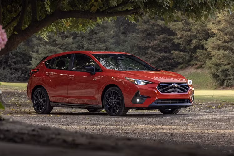 Theo hãng Subaru, Impreza thế hệ thứ 6 được bổ sung ghế mới, mang đến cảm giác thoải mái hơn cho người ngồi trong khi ghế sau có thể gập 60/40 tiện hơn. Thêm vào đó là hệ thống chỉnh điều hòa thông minh hơn, có thể chỉ tập trung sưởi ấm/làm mát cho những ghế có người ngồi để tiết kiệm nhiên liệu.